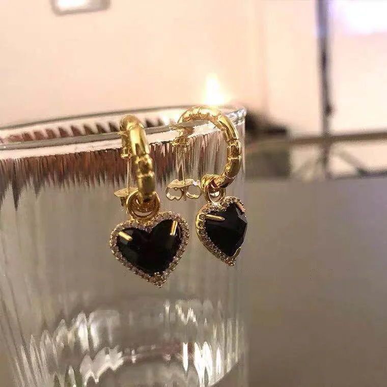 

Французская мода, любовь, бриллиантовые серьги, черный циркон, кристалл, индивидуальность