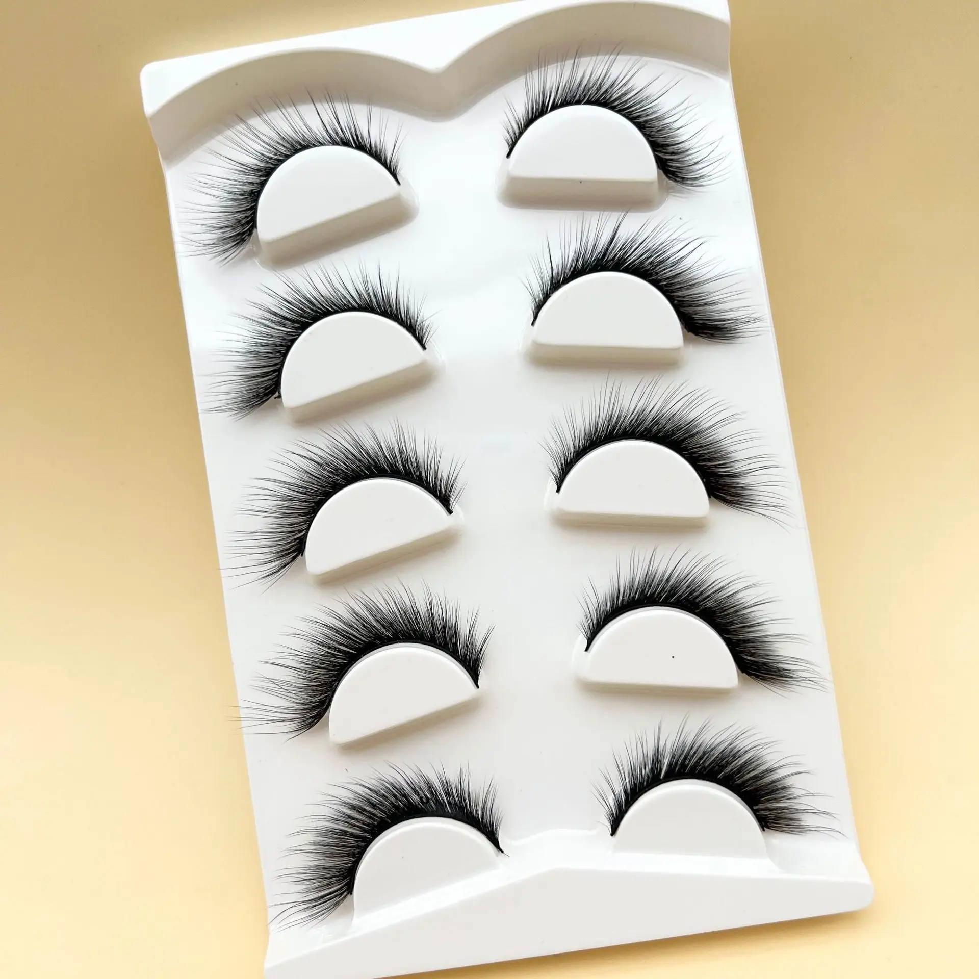 5 Pairs Faux Mink Cat Eye False Eyelashes with Extra Long & Voluminous Effect for Natural & Glamorous Look Comfortable to Wear