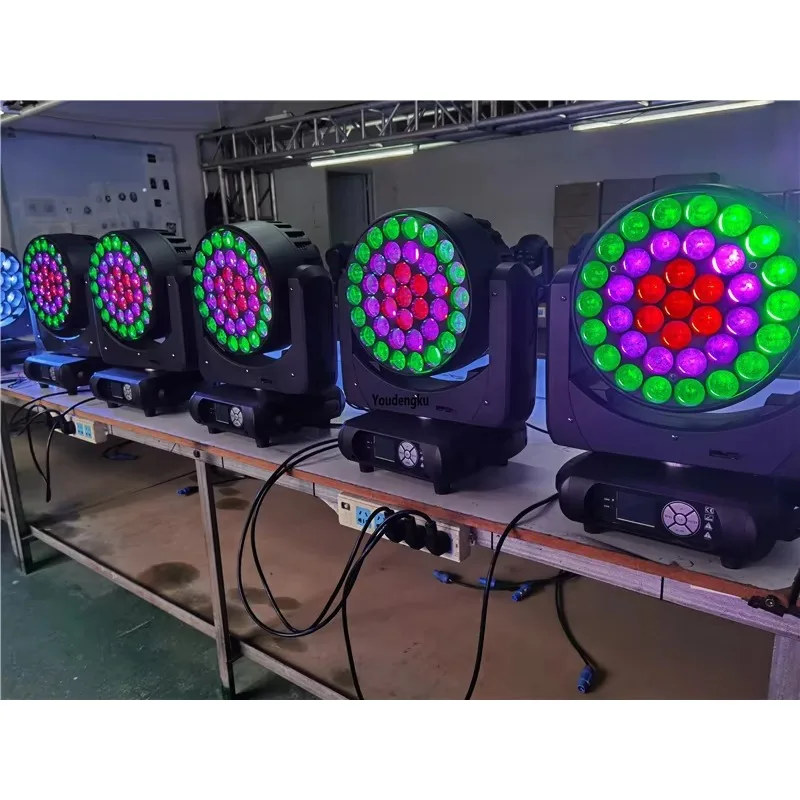 Фото 4 штуки в кейсе Club Disco Stage Pro Light Lyre pixel LED 37x15W rgbw LED с подвижной головкой, функцией зум и режимом заливки света. №4