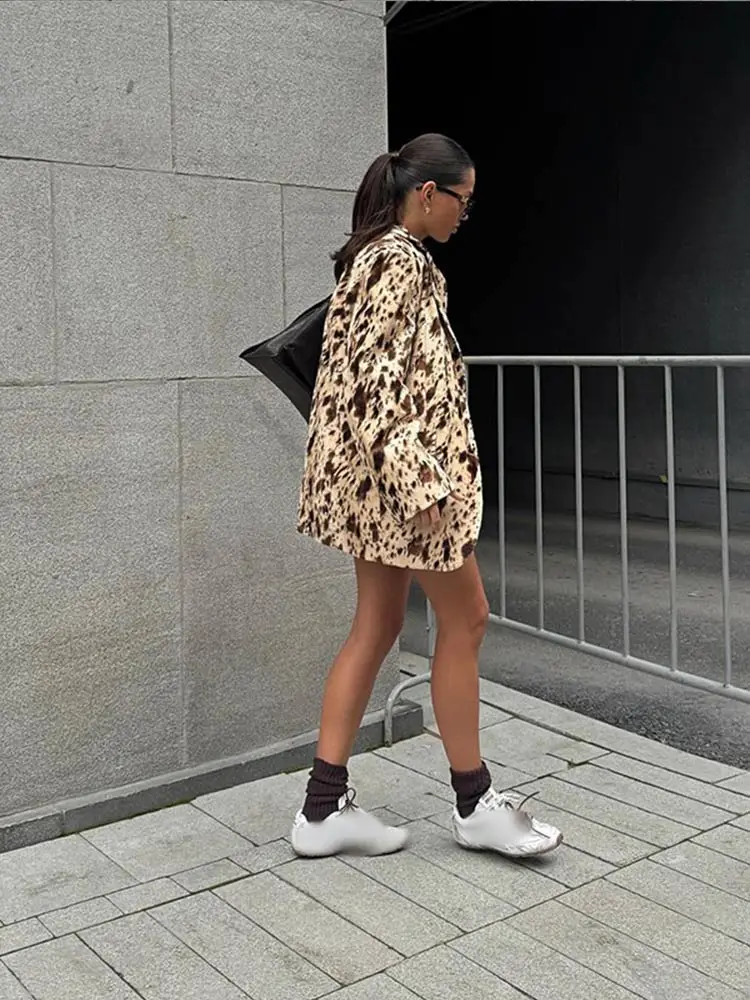 Женская куртка с леопардовым принтом Осень-зима 2024