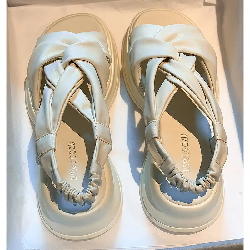 New thick soled sandals for women in summer 2023 High level sense Versatile beach Caligae thick soled simple