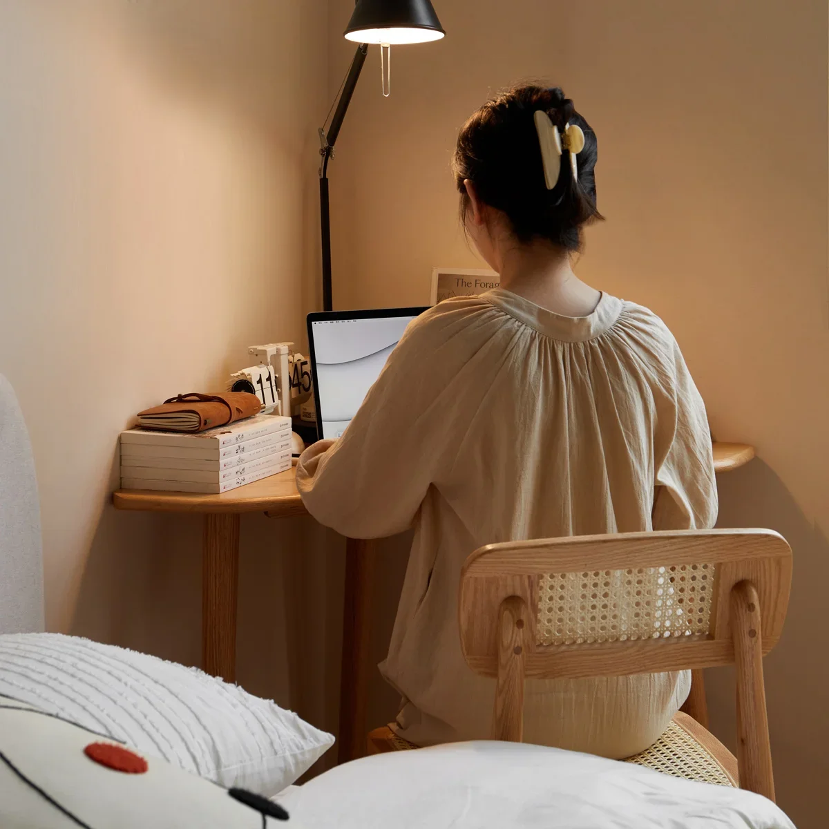 Скандинавский компьютерный стол треугольный домашний учебный маленькая