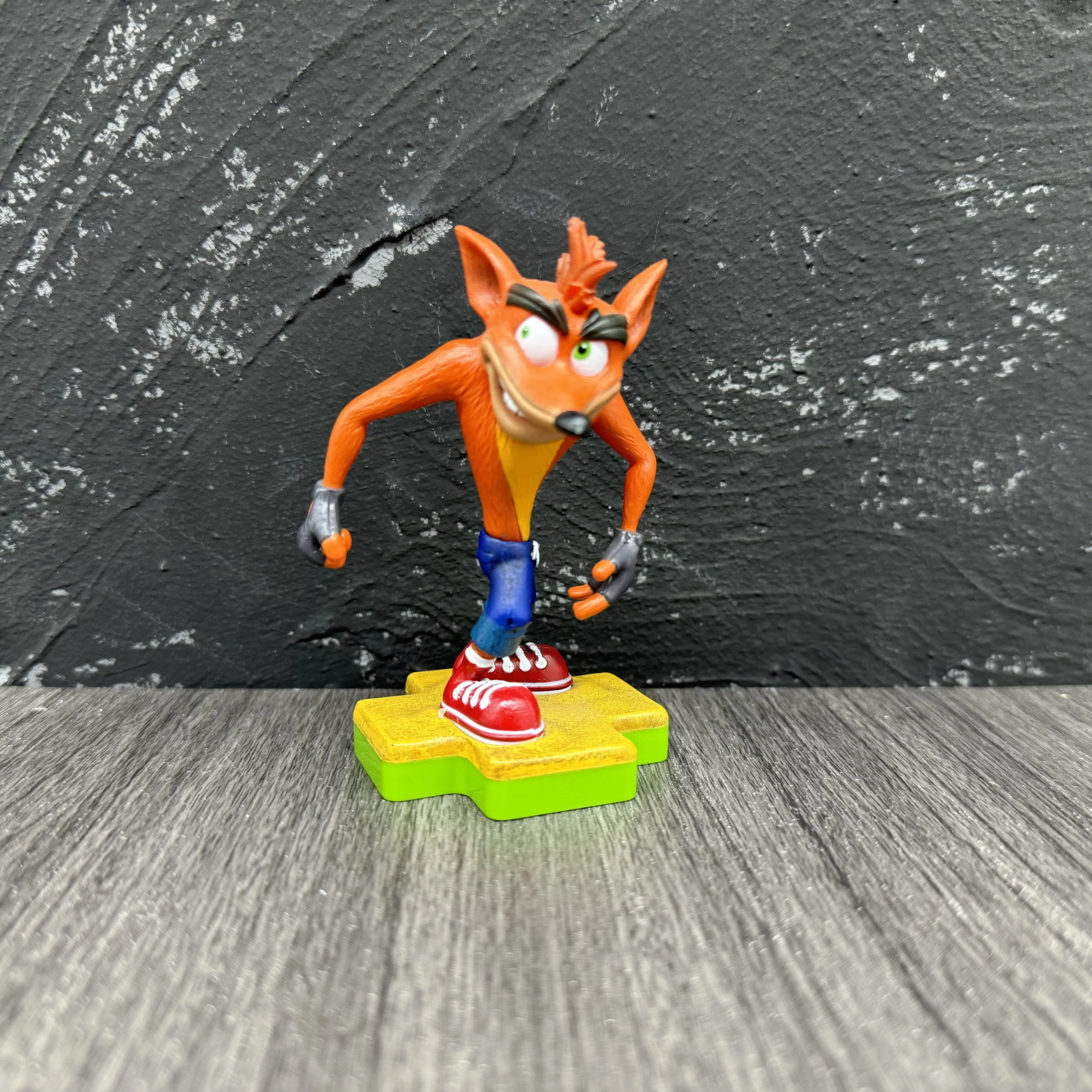 Фото Аварийная фигурка Bandicoot, модель Totaku, игрушки для детей и взрослых, коллекционный подарок, оригинальный цвет, золото, 10 см №4