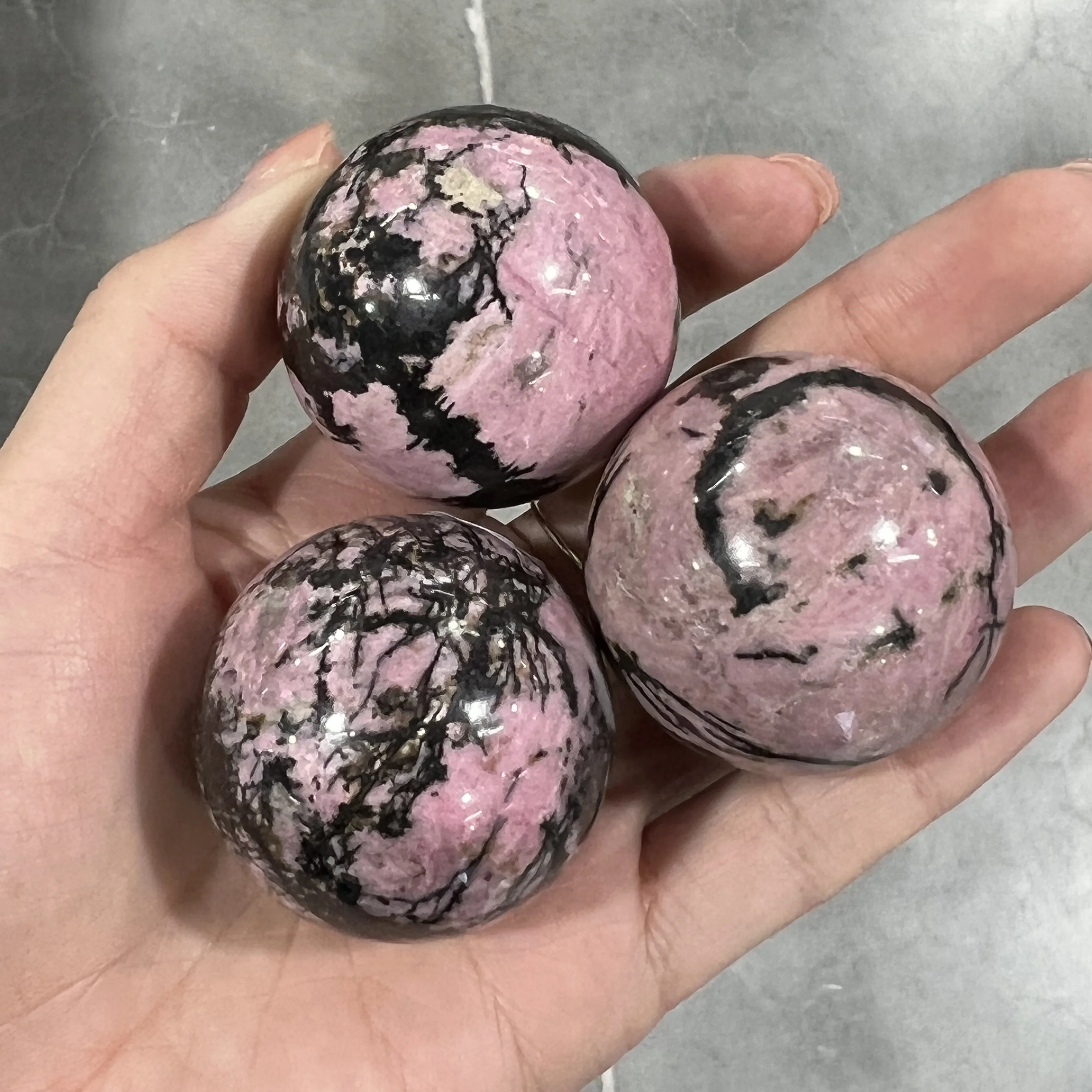 

Natural Rhodolite Rose Stone Mineral Crystal Sphere Decoration