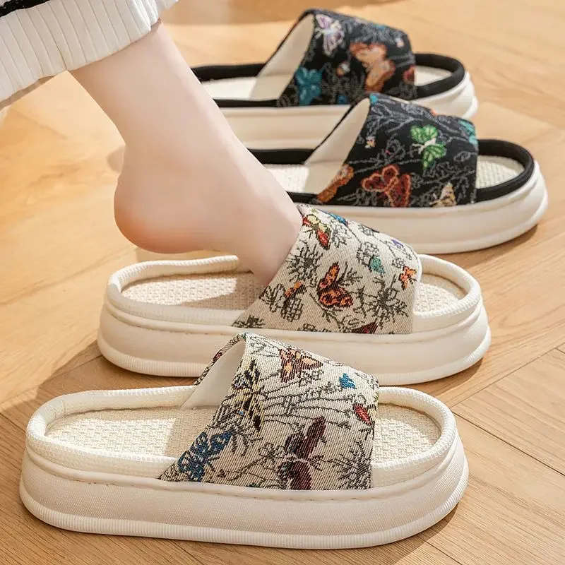 Женские шлепанцы и искусственная обувь плоские новинка но дешево рекламная