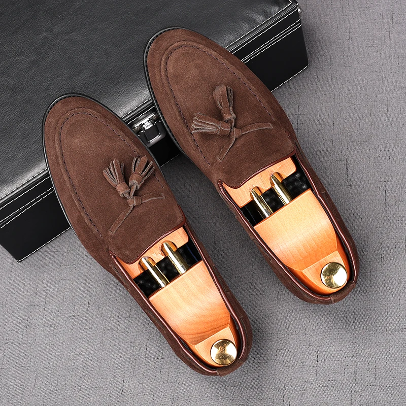 Модная замшевая мужская обувь с кисточками для отдыха мягкие мокасины в