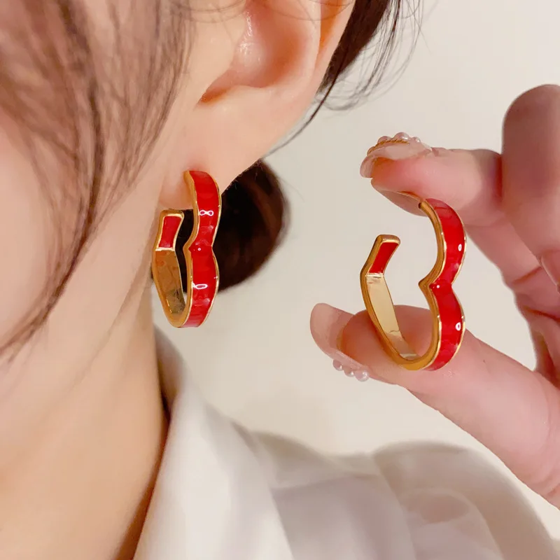 

Серебряная игла, французские винтажные темпераментные свежие женские серьги в форме сердца светильник Роскошные Дизайнерские серьги.