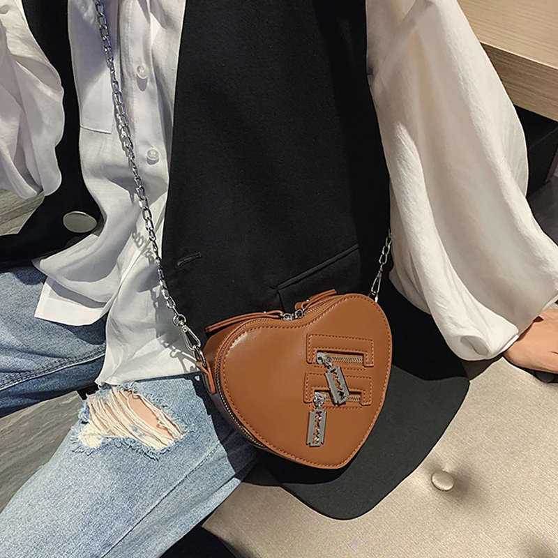 

Women's Fashion Personality Versatile Love Chain Crossbody Bag Western Retro Exquisite Shoulder Bags for Women Sac A Main Femme