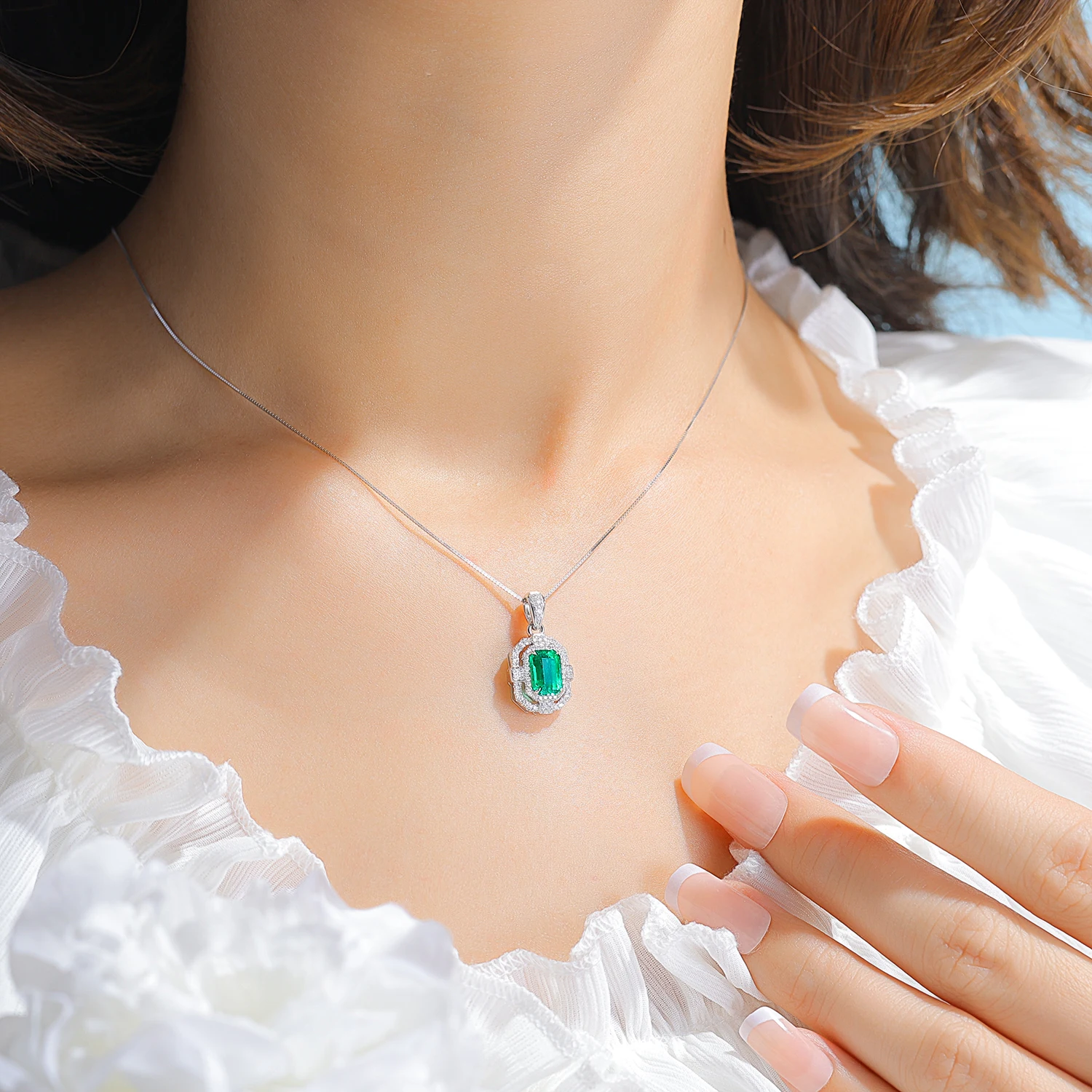 Рисунок 6 - Винтажная бижутерия AU750