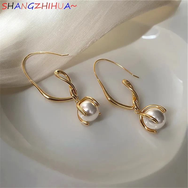 

European and American Trend Temperament Long Costly Pearl Pendant Metal Earrings For Women Fashion Unusual Design Jewelry Gift