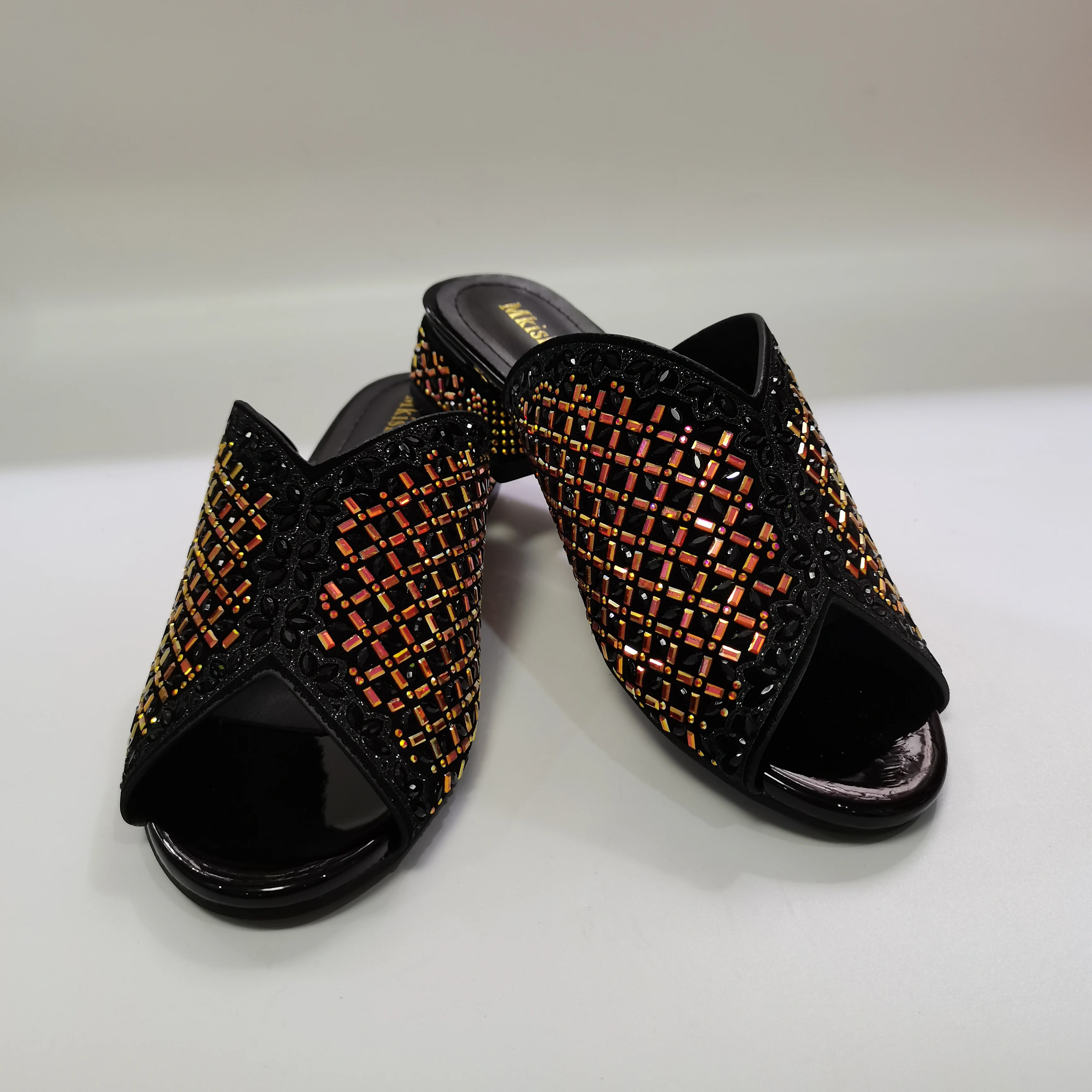 Популярная Уличная обувь для женщин модные удобные женские тапочки новейший