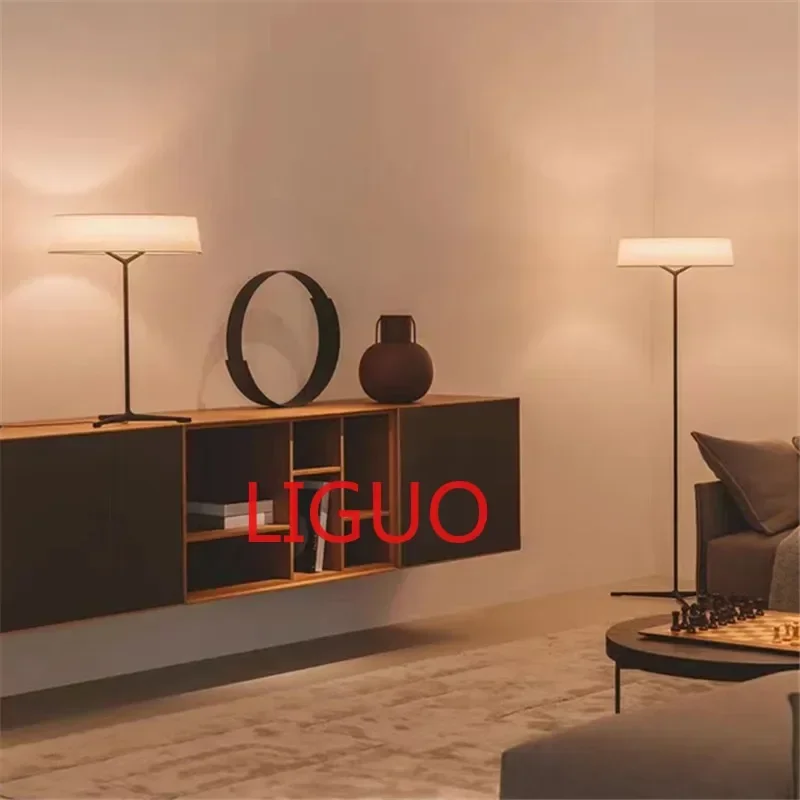 Итальянский напольный светильник дизайнерский минималистичный дизайн замена