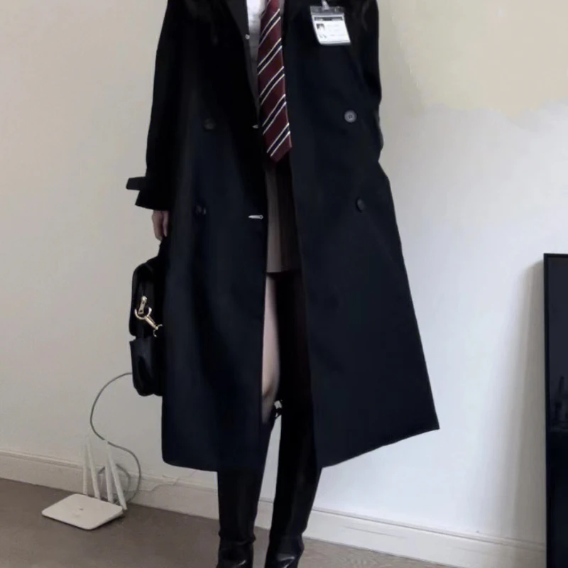 

Женская куртка-ветровка свободного покроя, на осень/зиму