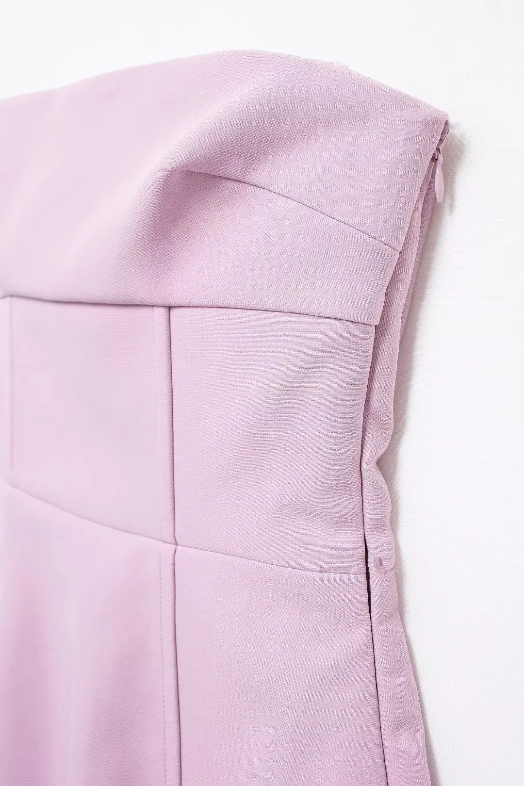 Мини-платье женское летнее с открытыми плечами и бантом