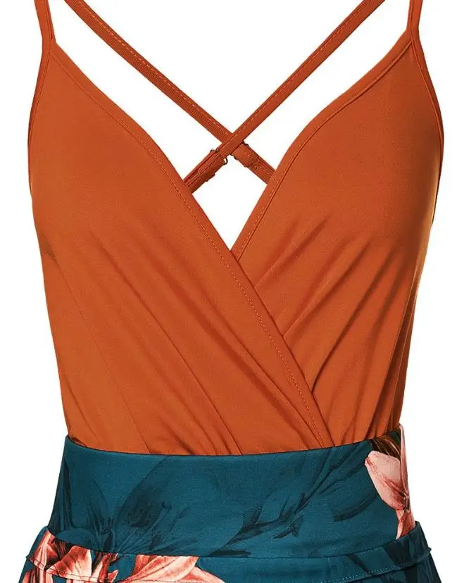 Женский комплект из двух предметов однотонный топ на бретельках с V-образным