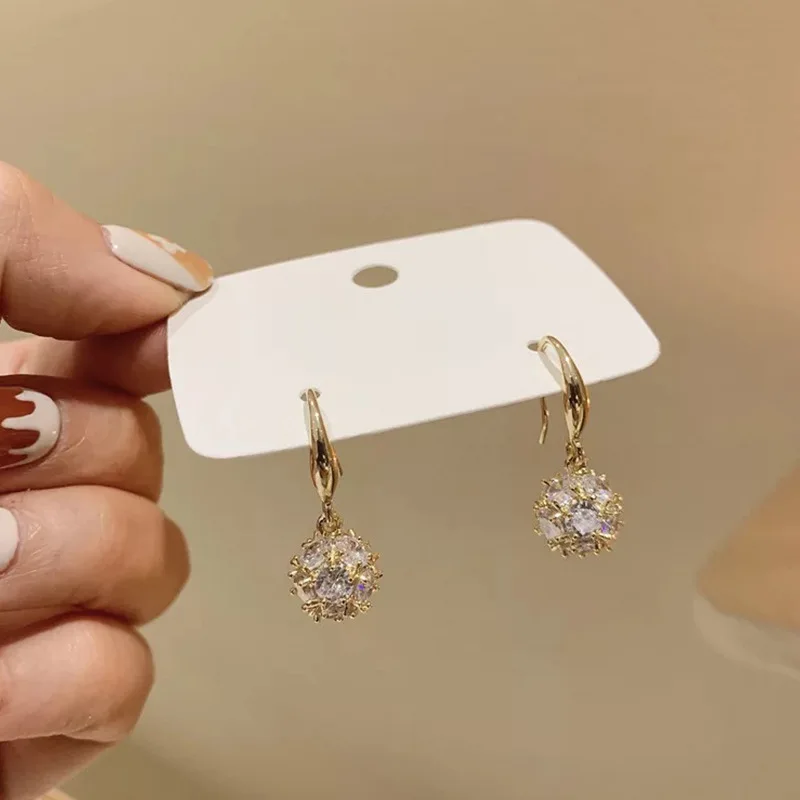 

2022 New Elegant Fashion Delicate Small Senior Drop Earrings Contracted Shiny Crystal Geometric Women Trend Earrings Jewelry