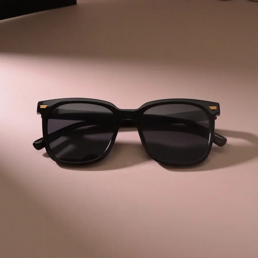 Солнцезащитные очки в классической большой квадратной оправе для мужчин и