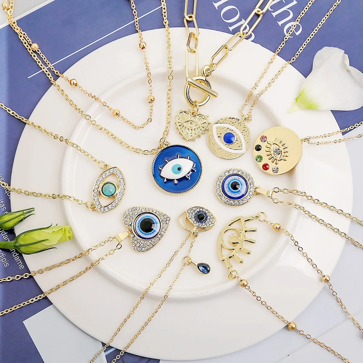 

YADELAI Angel's Eye Pendant Necklace Multilayer Devil's Eye Necklace Double Chain Clavicle Pendant Fashion Jewelry for Women