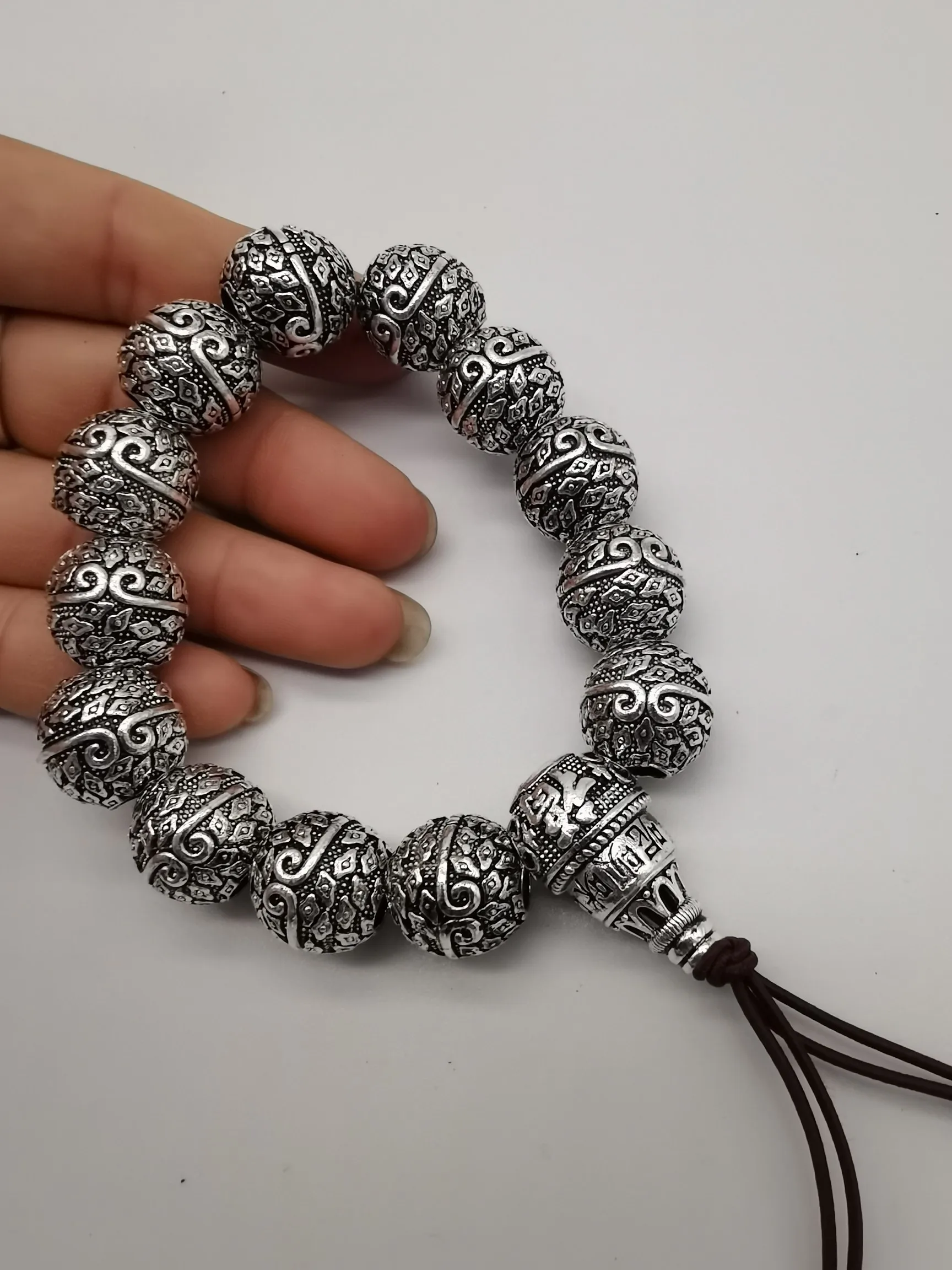 

China Elaborate Tibetan Silver Lucky “Auspicious”Bracelet/Necklace Metal Handicraft Decoration Home Decoration