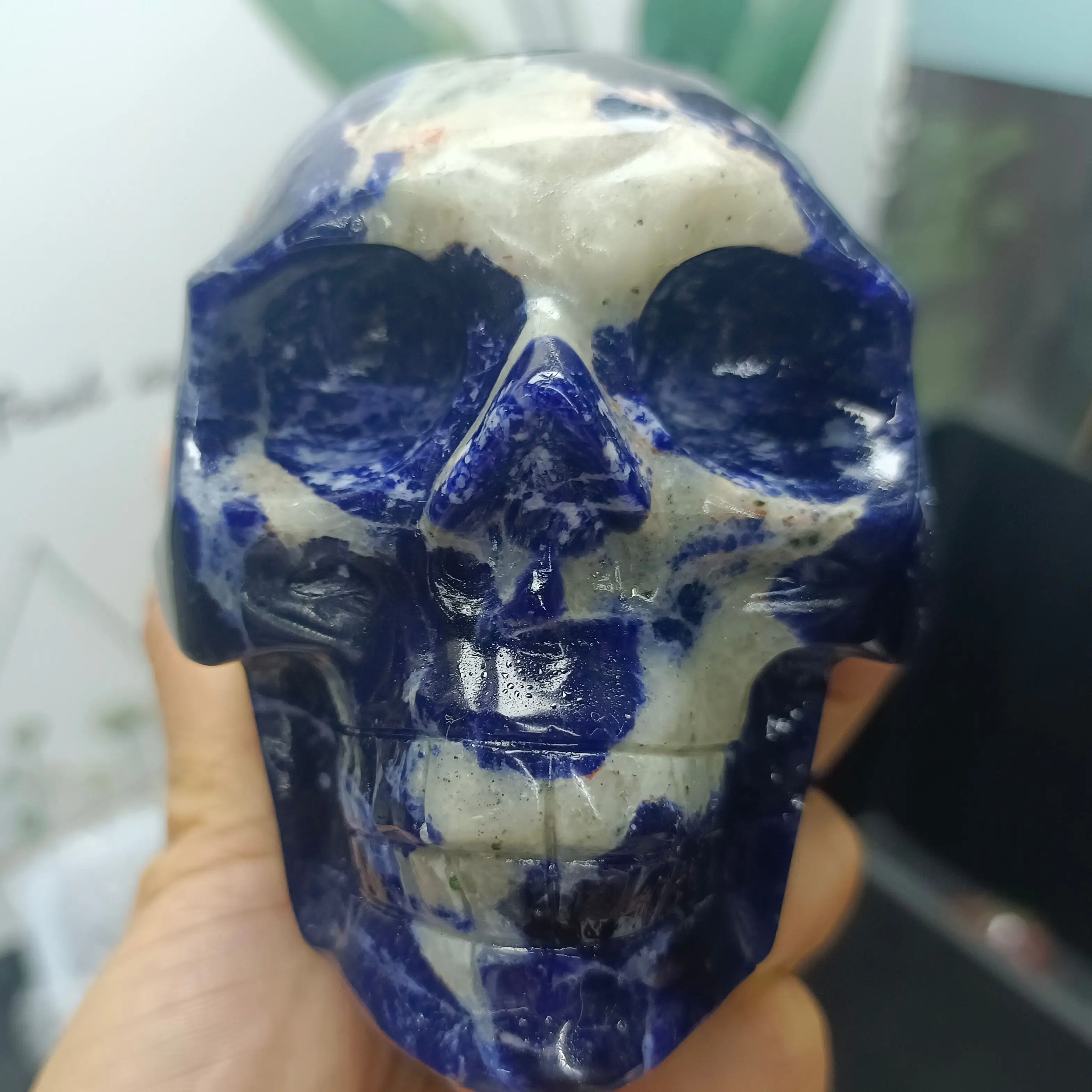 

Natural Blue Grain Road Stone Hand Carving Skull Crystal Energy Healing Home Office Decoration Craft Gifts Feng Shui Ornaments