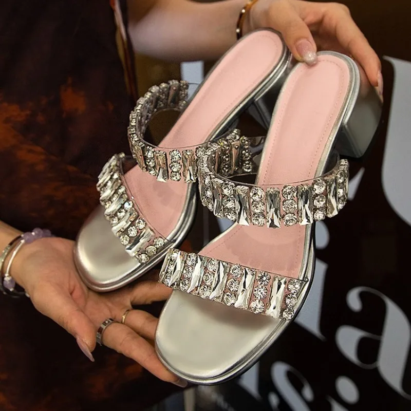 2024 новые серебряные модные сандалии больших размеров со стразами пикантные