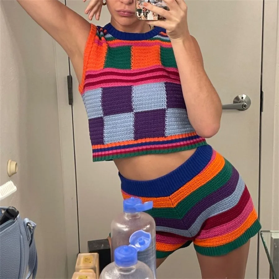 

Женский яркий трикотажный комплект одежды, клетчатый жилет, майка, укороченный топ, шорты в полоску с эластичным поясом, женская летняя повс...