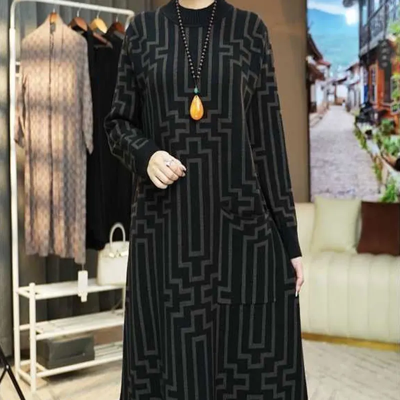 Платье женское трикотажное ТРАПЕЦИЕВИДНОЕ с геометрическим принтом на