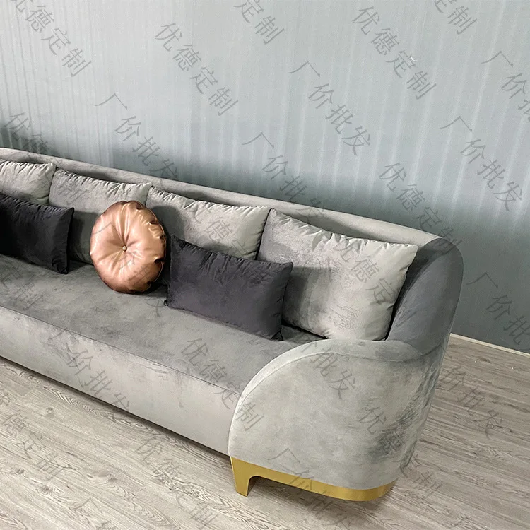 Трехместный диван для отдыха из позолоченной нержавеющей стали