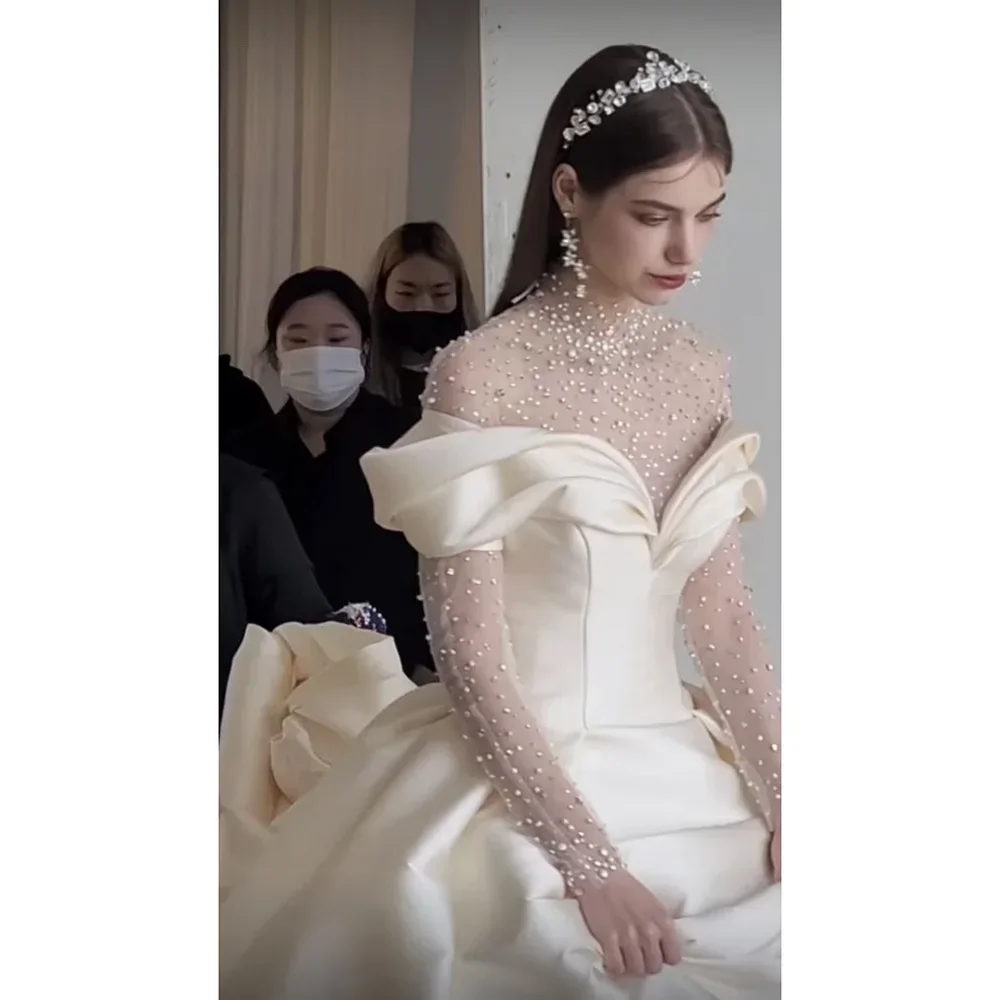 Элегантные свадебные платья с хрустальным жемчугом и высоким воротником