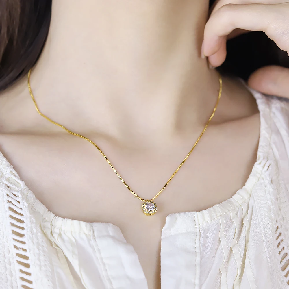

2022 Trendy Fashion Square Crystal Zircon Pendant Necklace Light Luxury Temperament Clavicle Long Chain Necklace Women