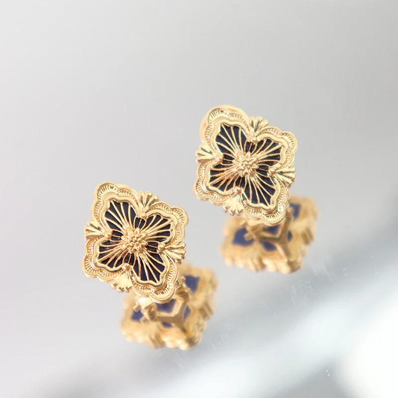 

Retro chic earrings