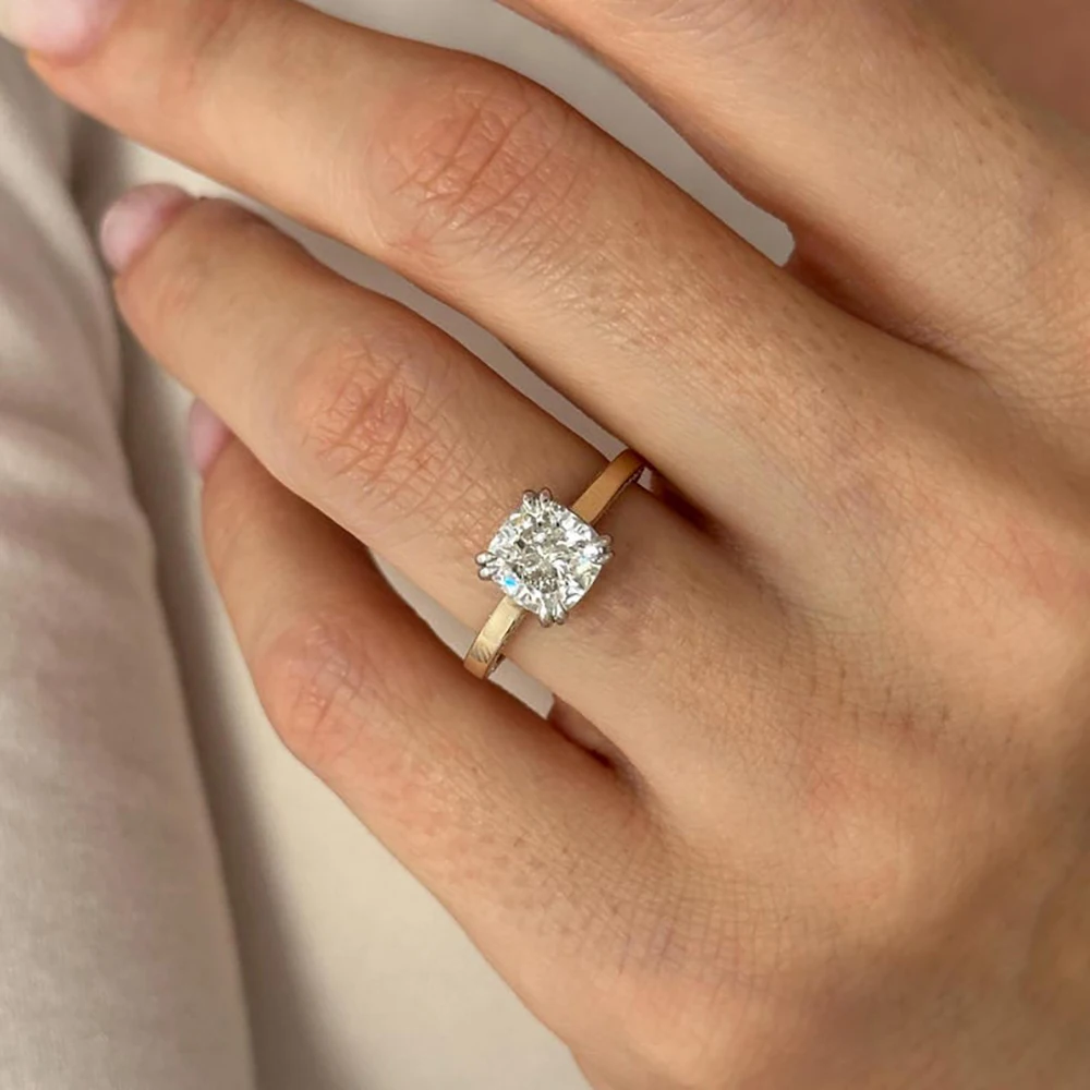 Обращенный в лаборатории бриллиант 2 карата Cushion Cut E Цвет VS1 Желтое золото 14 карат