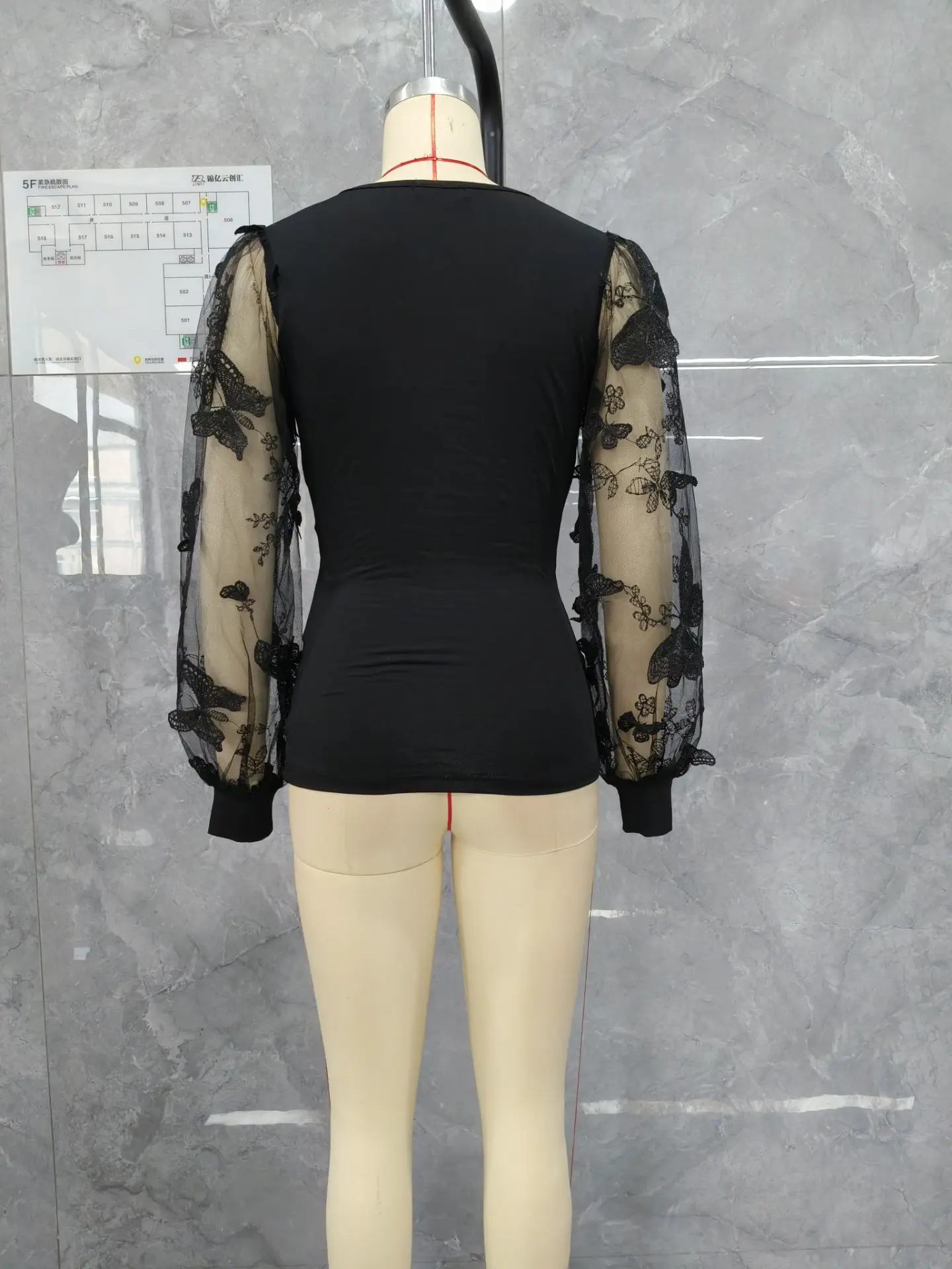 Блузка женская прозрачная сетчатая с оборками и принтом бабочки