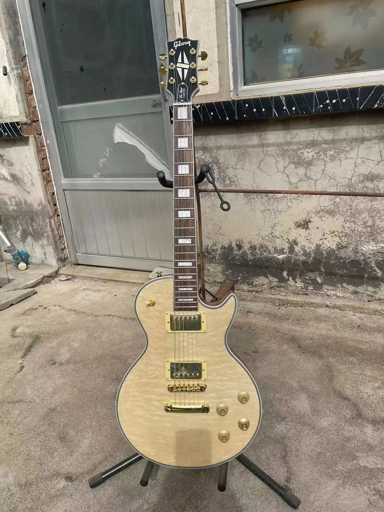 

Музыкальный инструмент Tiger Flame Natural LP стандартная гитара Golden hardware 141110