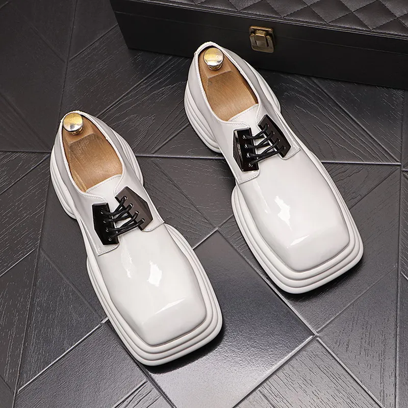 

Janpan Designer Mens White Party Shoes Fashion Forward Square Toe Leisure Patent Leather Platform Leisure Zapatos Male ERRFC