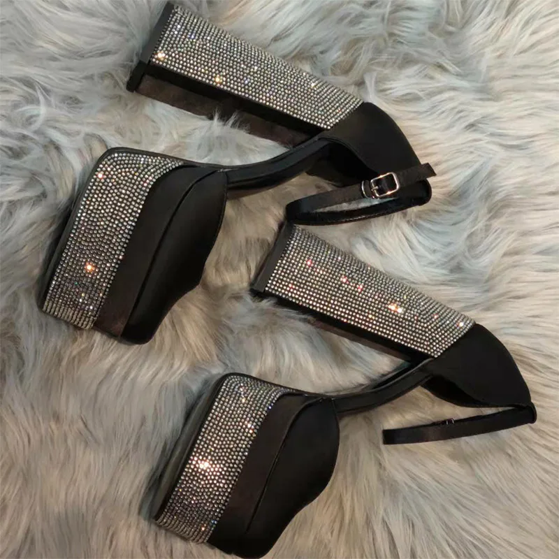 Сандалии женские на платформе и очень высоком каблуке однотонные босоножки из