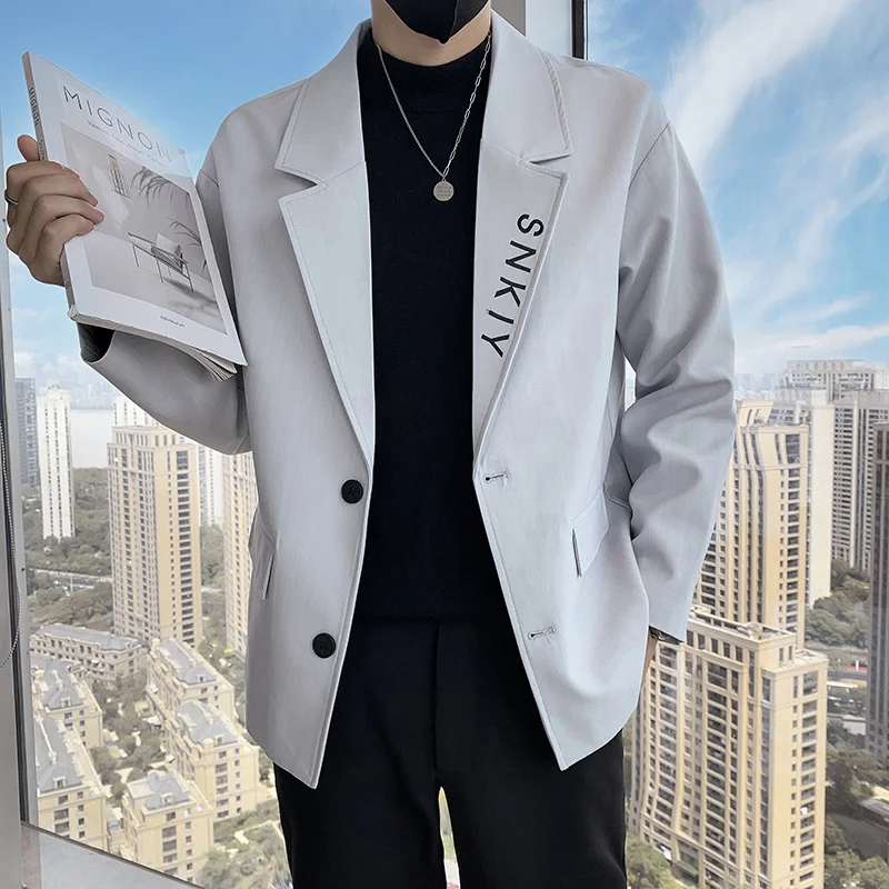 

Новинка 2023, модный Мужской приталенный однотонный блейзер в британском студенческом стиле для джентльмена, Корейская версия, повседневный блейзер с вышивкой