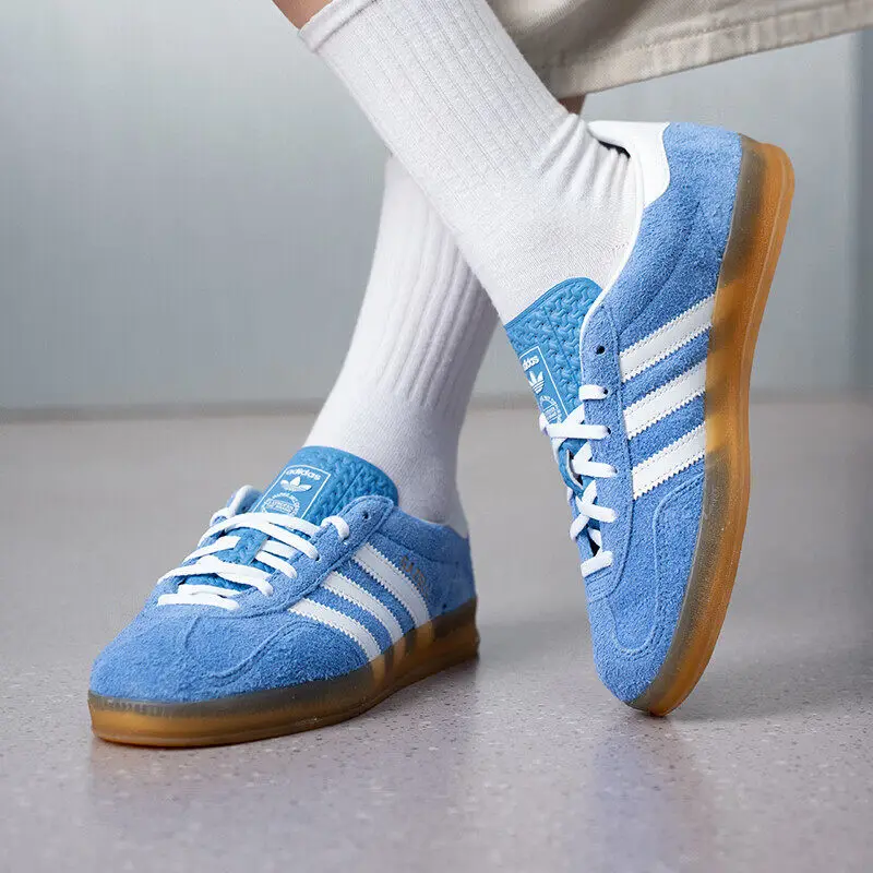 Фото Женские синие замшевые кеды Adidas Originals KH6038 с тремя белыми полосками, низкие, с резиновой подошвой, винтажные, повседневные, для прогулок №1