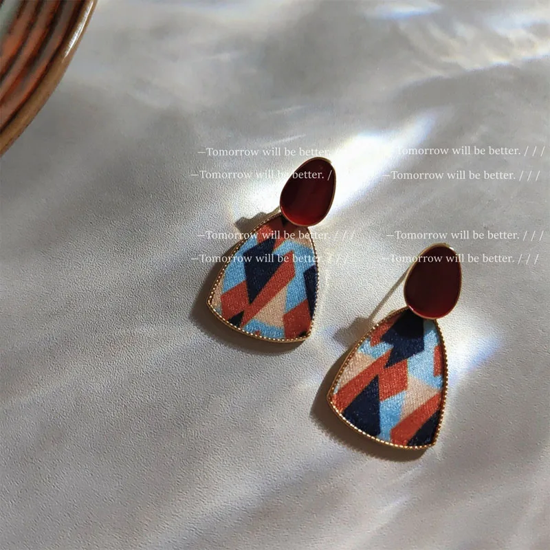 

High grade color contrast oil drop earrings, niche retro internet red temperament earrings and earrings wholesale