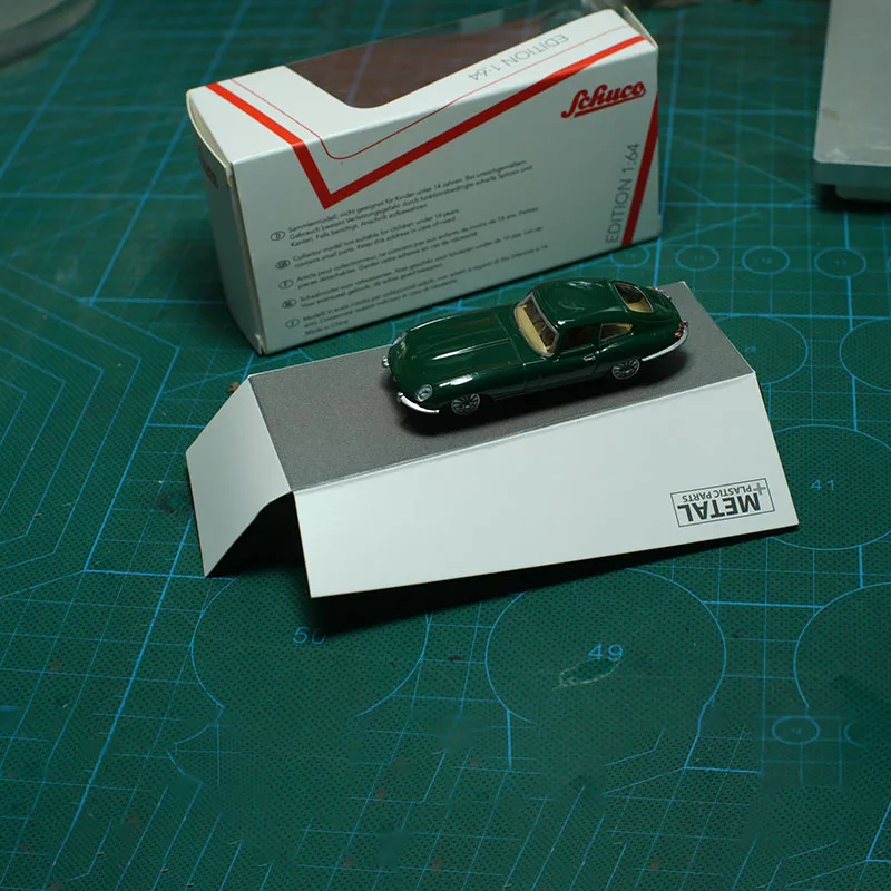 

1/64 Scale Jaguar E-type Alloy Car Model Ornaments