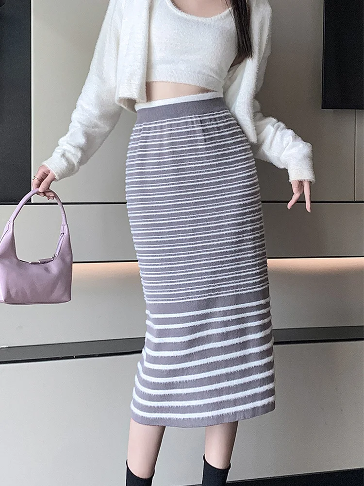 

Женская трикотажная юбка-карандаш средней длины, с высокой талией