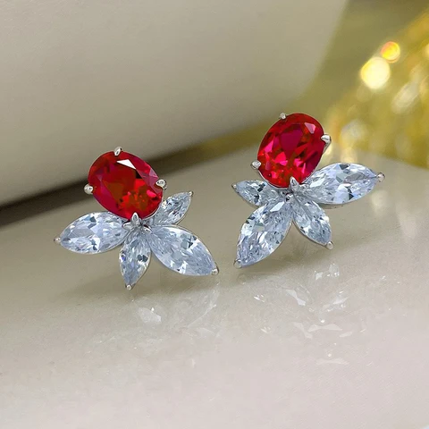 Серьги-гвоздики Huitan E2465 серебристого цвета с красным фианитом