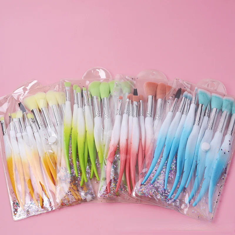 

10 gradient feather set, pvc bag, loose powder brush, blush brush, face and eye area, a full set of super soft