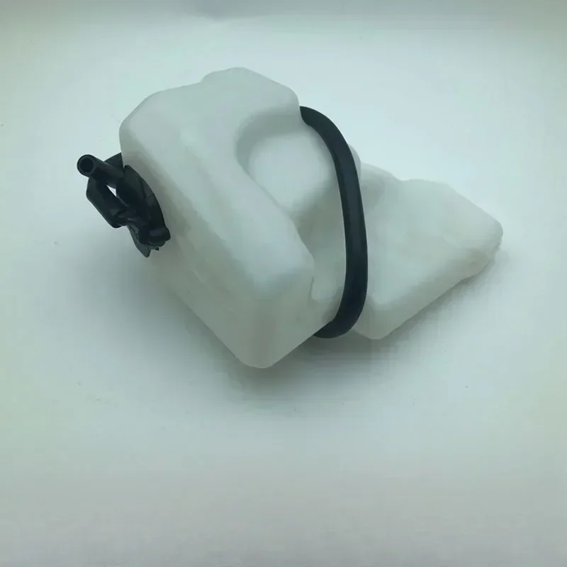 Автоматический резервуар для воды подбака Toyota Camry VI 2006 2007 2008 2009 2010 2011 16470-0H090