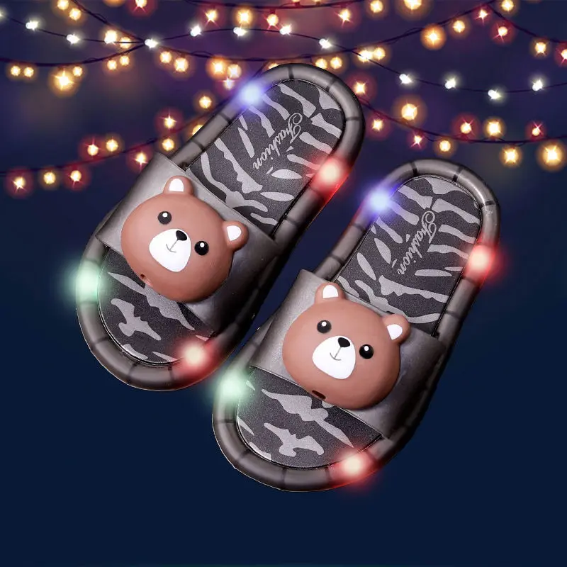 

Тапочки детские с подсветкой, Симпатичные Мультяшные, тигр, медведь, животные, принты, удобные нескользящие дышащие мягкие домашние туфли, д...