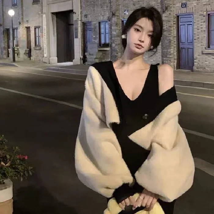 Женский трикотажный кардиган с воротником-поло без рукавов