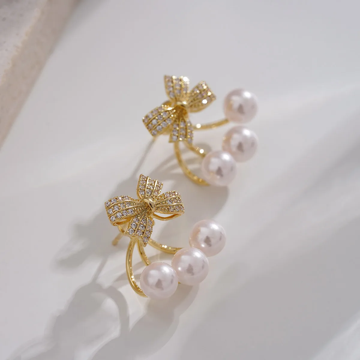 

Stud Earrings French Pearl Bow Earrings Niche Design Gentle Retro High-end Earrings A Pair of Earrings for Women