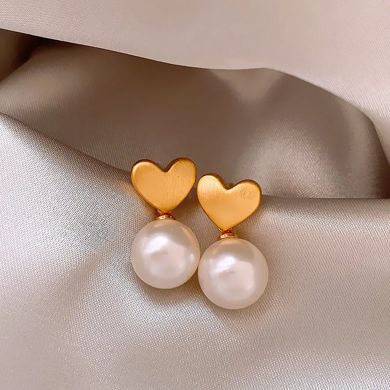 

2023 New Pearl Earrings Brushed Peach Heart Niche and Luxury Design High Quality and Elegant Style Earrings for Women Jewelry.