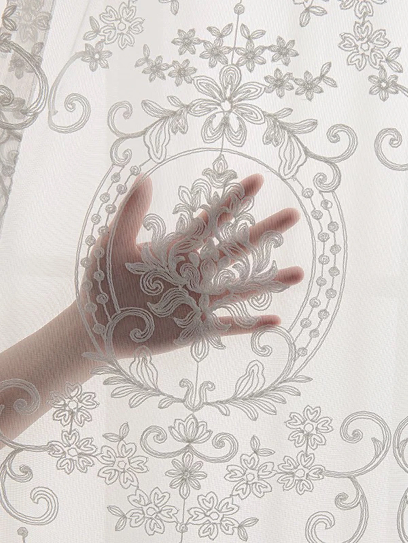 

Прозрачная белая занавеска из полиэстера Poly Statue