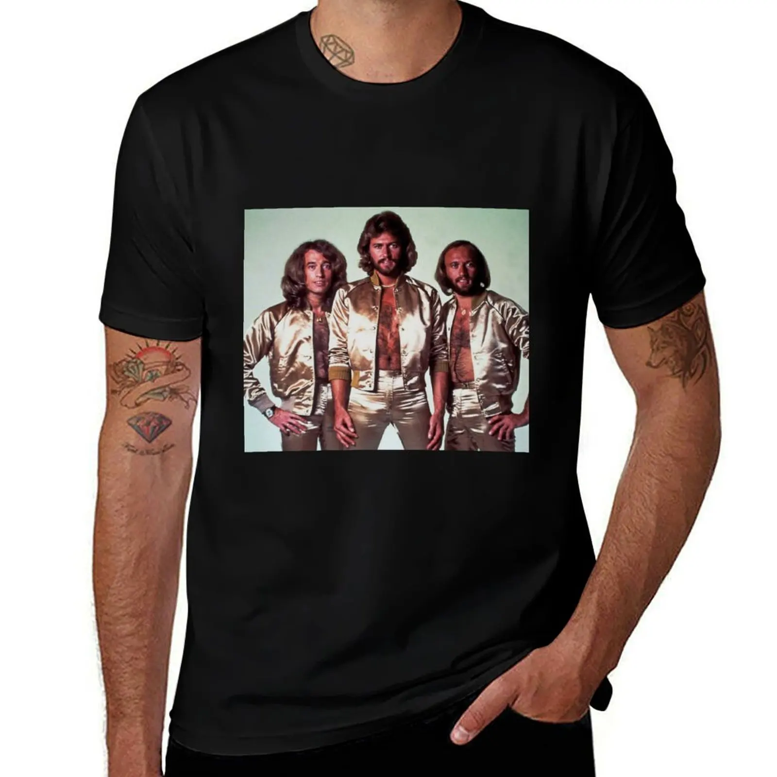 Фото Да, это очень стильный логотип, очень популярный у группы Bee Gees. # 8 футболок из эластичной ткани, комфортные футболки №1